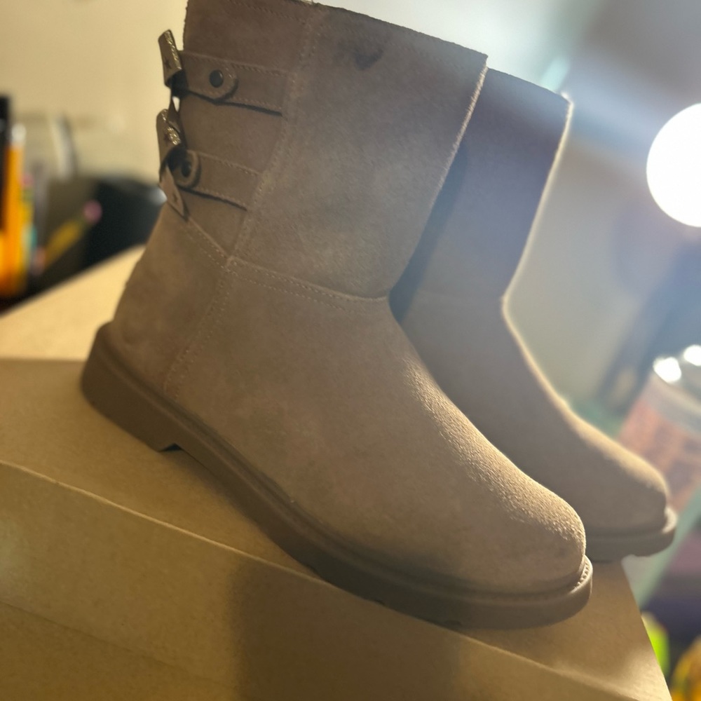 Girls Uggs Size 4